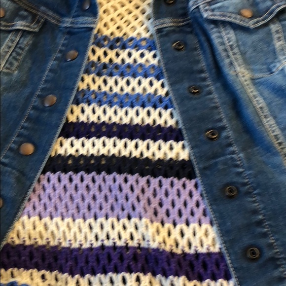 🍀 Lucky Brand gorgeous crochet top! - Picture 3 of 7